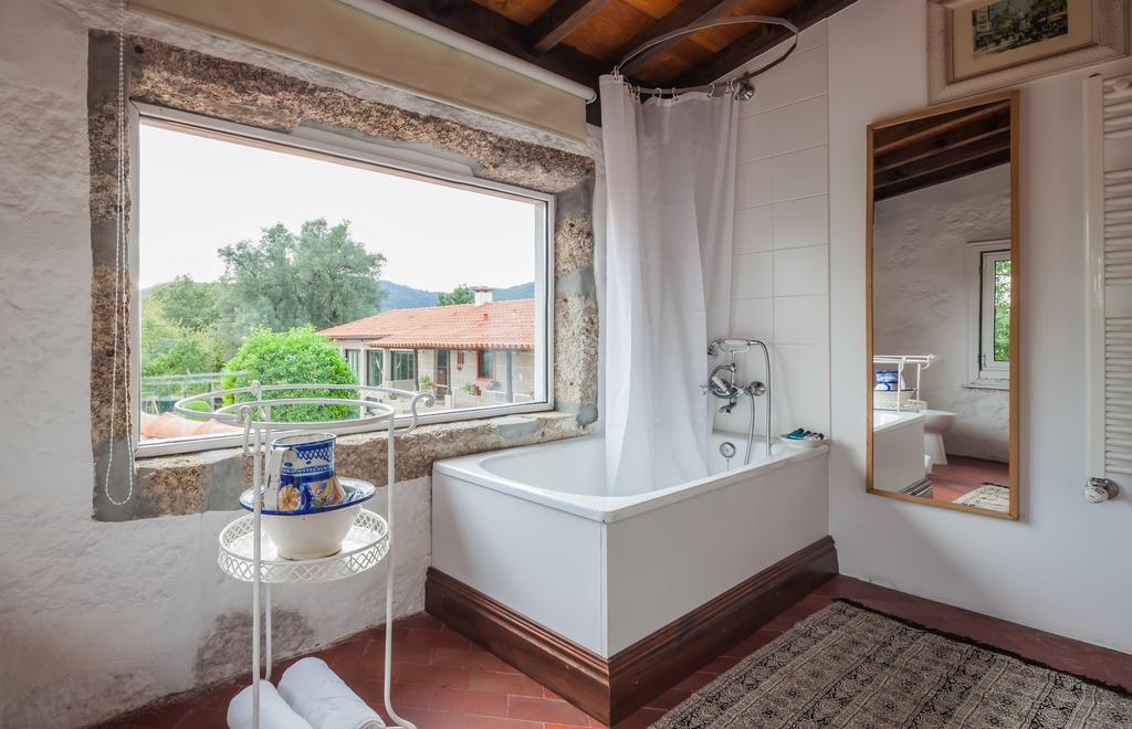 1720 Quinta Da Cancela - Winery & Farmhouse Guimarães Chambre photo
